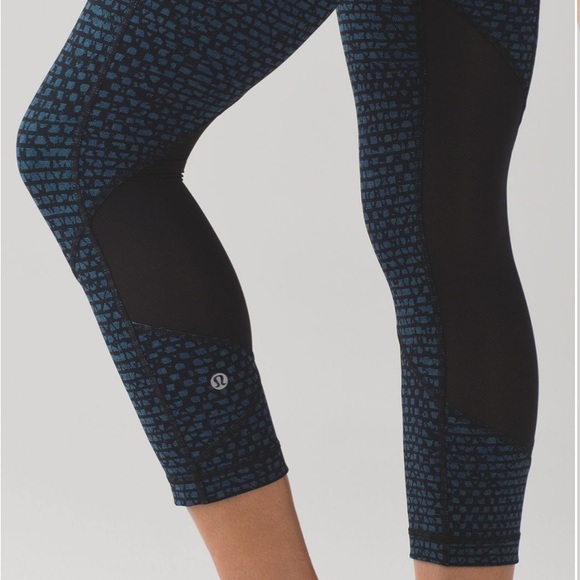 EUC lululemon Pace Rival Crop 19” Teal/Black (8) - Picture 6 of 12